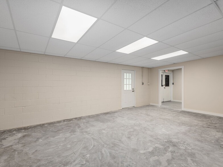 More Photos Of 732 Jonesborough St, Hendersonville Warehouse For Lease