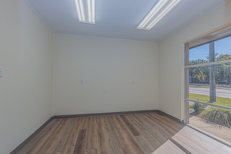 More Photos Of 119 W Plymouth Ave, Deland Unknown For Lease