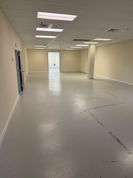 More Photos Of 10 Fairfield Blvd, Wallingford Office For Lease