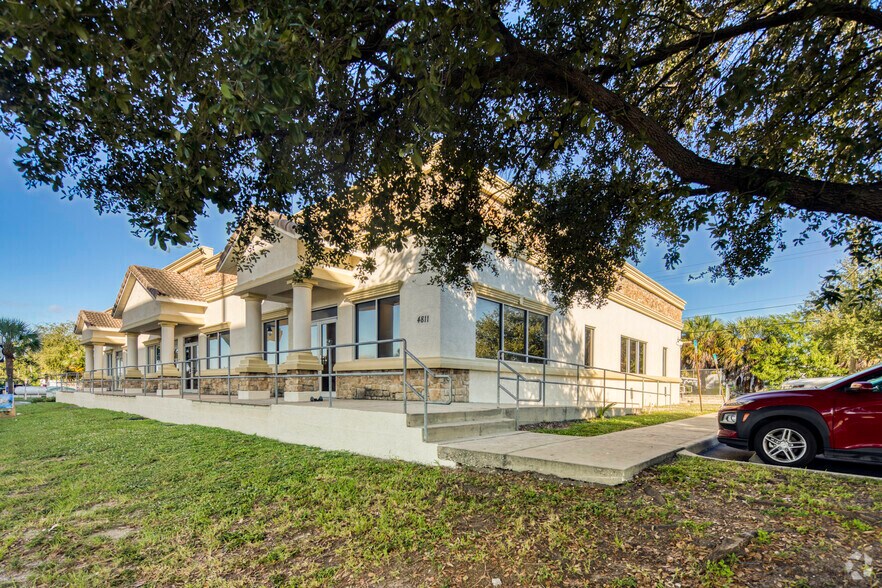 More Photos Of 4811 W Gandy Blvd, Tampa Storefront Retail Office For Lease