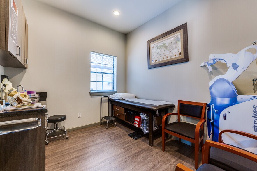 More Photos Of 2122 Babcock Rd, San Antonio Medical For Sale