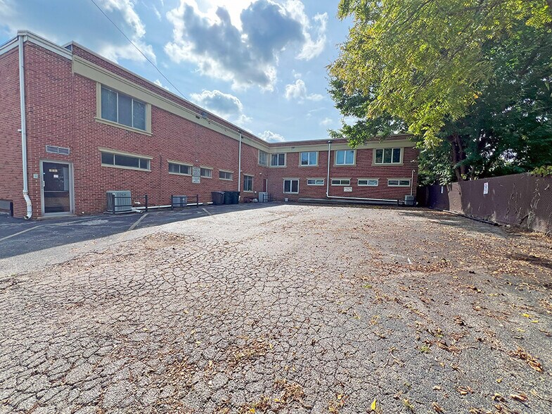 More Photos Of 334 W Main St, Decatur Flex For Lease