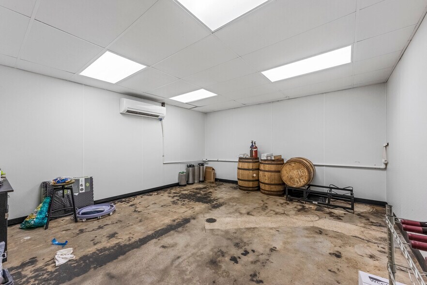 More Photos Of 1740-1744 N Main St, Jacksonville Storefront For Lease