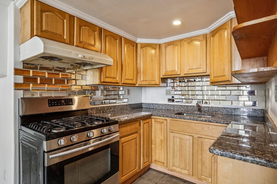 More Photos Of 9 Grace St, San Francisco Warehouse For Sale