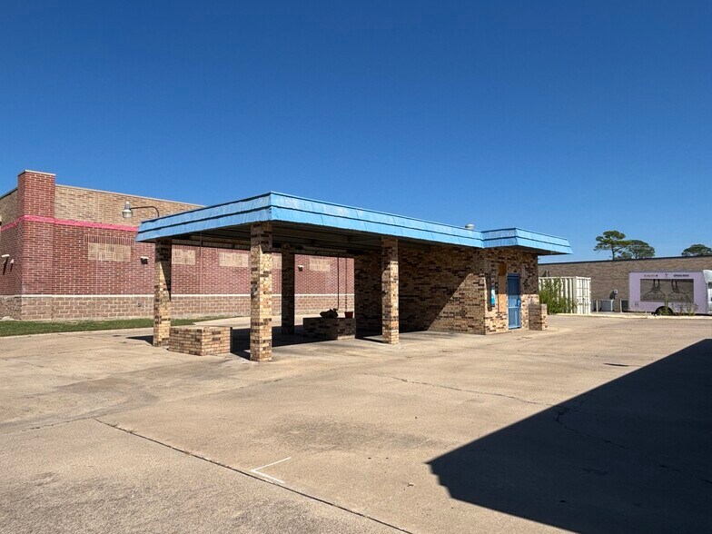 More Photos Of 521 Alegre Vista Dr, Denton Carwash For Sale