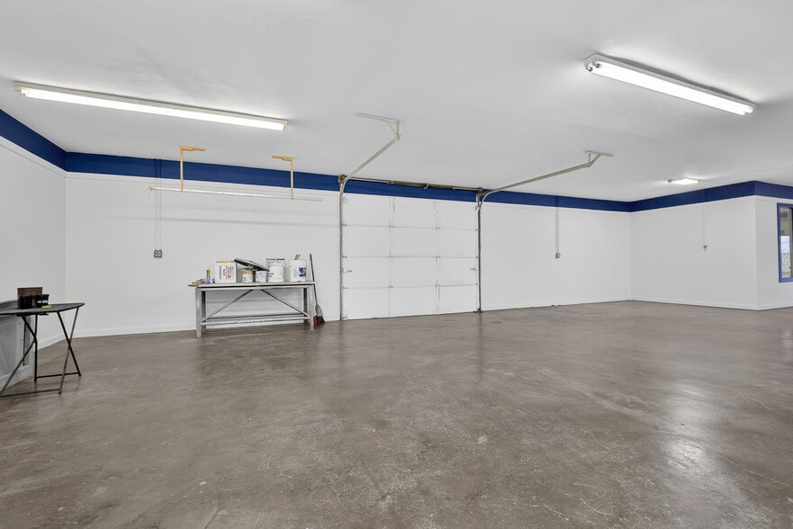 More Photos Of 2127 SE 44th St, Oklahoma City Service For Sale