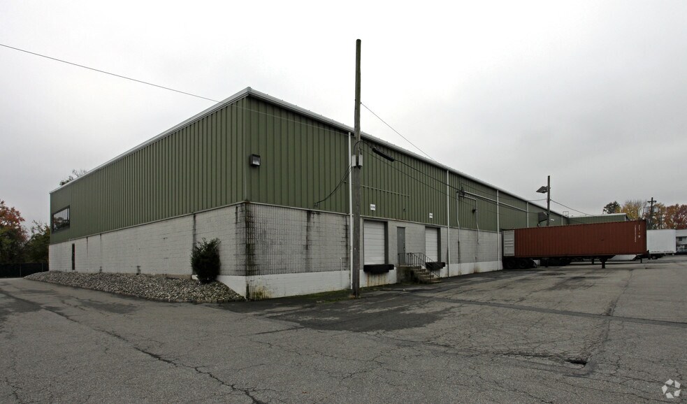 More Photos Of 30 Plymouth St, Fairfield Warehouse For Lease
