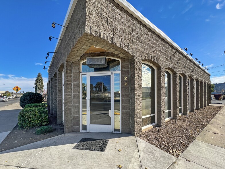 Primary Photo Of 220 NW Meadow Lakes Dr, Prineville Office For Lease