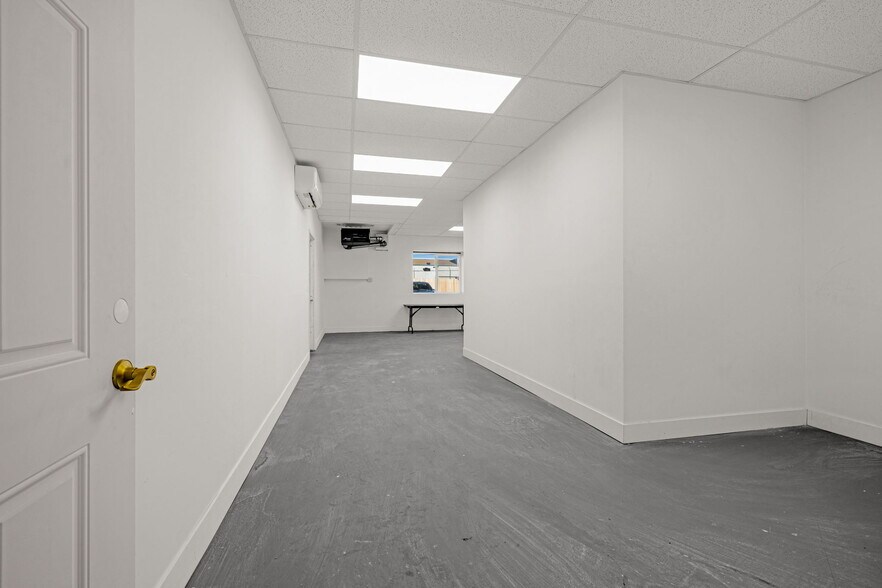 More Photos Of 282 Malibu St, Castle Rock Light Manufacturing For Sale