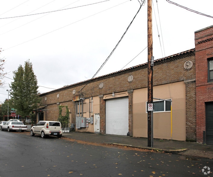 More Photos Of 1400-1416 SE Morrison St, Portland Storefront For Sale