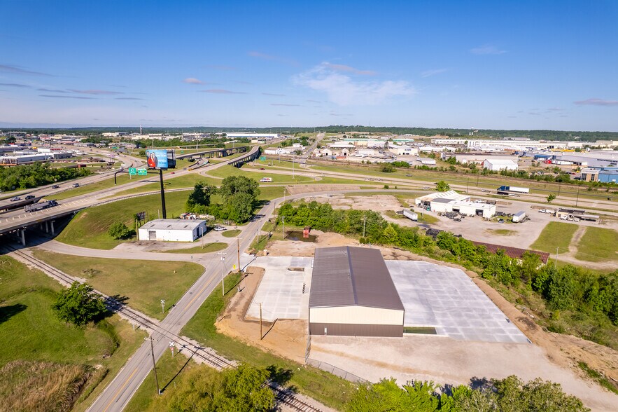 More Photos Of 3801 W 51st St, Tulsa Warehouse For Lease