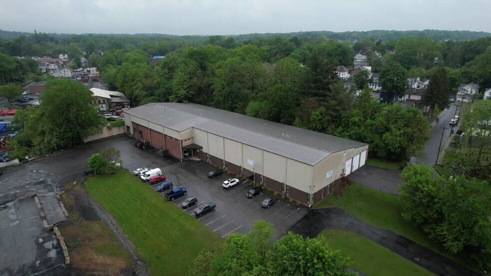 Primary Photo Of 11-25 Harding St, Middletown Warehouse For Lease