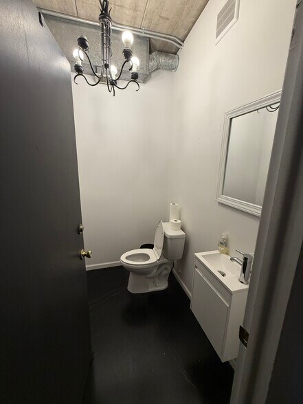 More Photos Of 3336 E Ridge Rd, Lansing General Retail For Lease