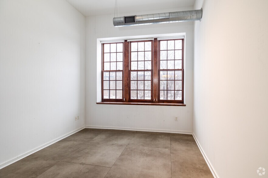 More Photos Of 21 W North St, Akron Apartments For Lease