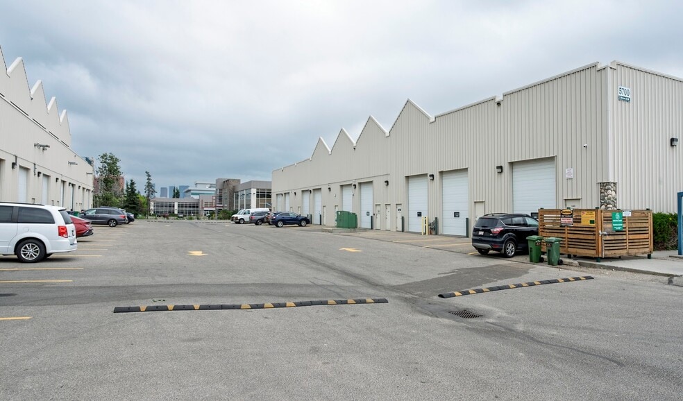 More Photos Of 5700 1st St SW, Calgary Warehouse For Lease