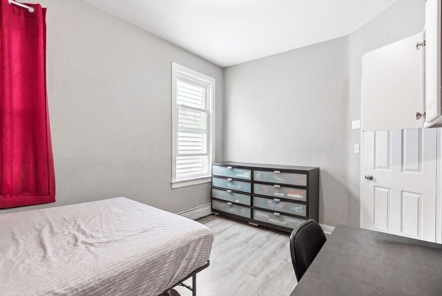 More Photos Of 369 E Kinney St, Newark Apartments For Sale