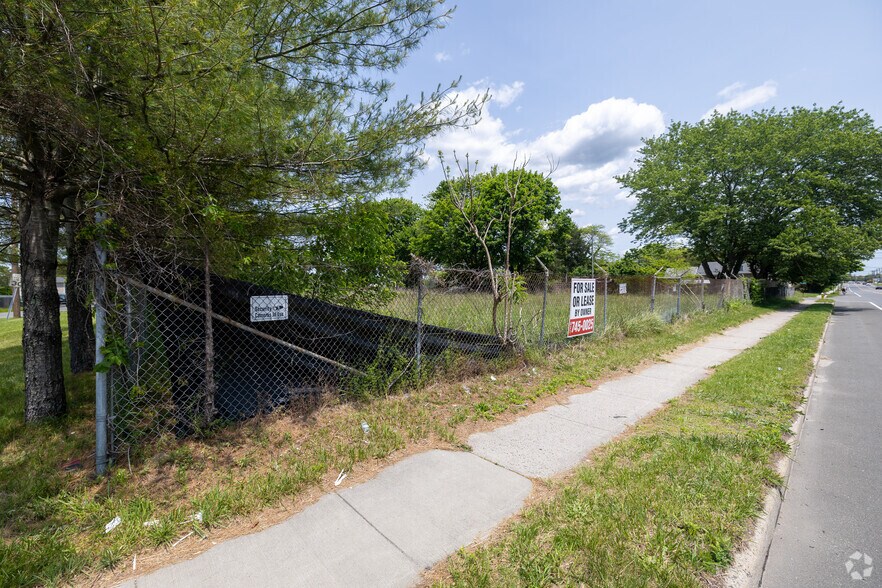 Primary Photo Of Ecke Ave @ Montauk Highway, Bellport Village Land For Sale