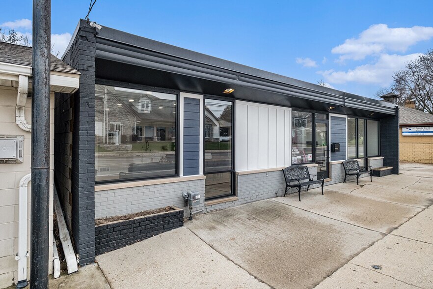 More Photos Of 8127 Miller Rd, Swartz Creek Office For Sale
