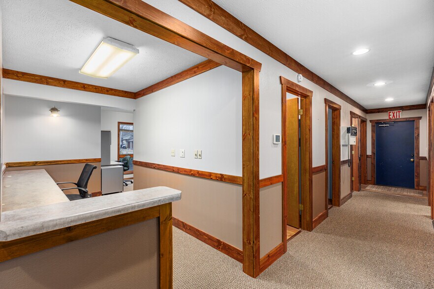 More Photos Of 709 Staunton Rd, Gillespie Office For Sale