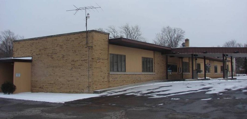 More Photos Of 236-238 N Main St, Dousman Storefront Retail Office For Sale