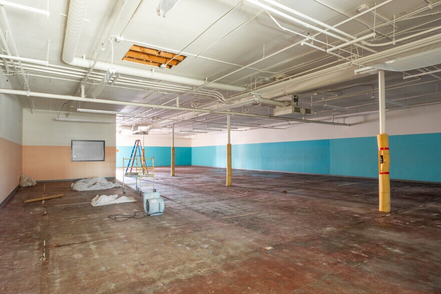 More Photos Of 3060 S Highland Dr, Las Vegas Manufacturing For Lease