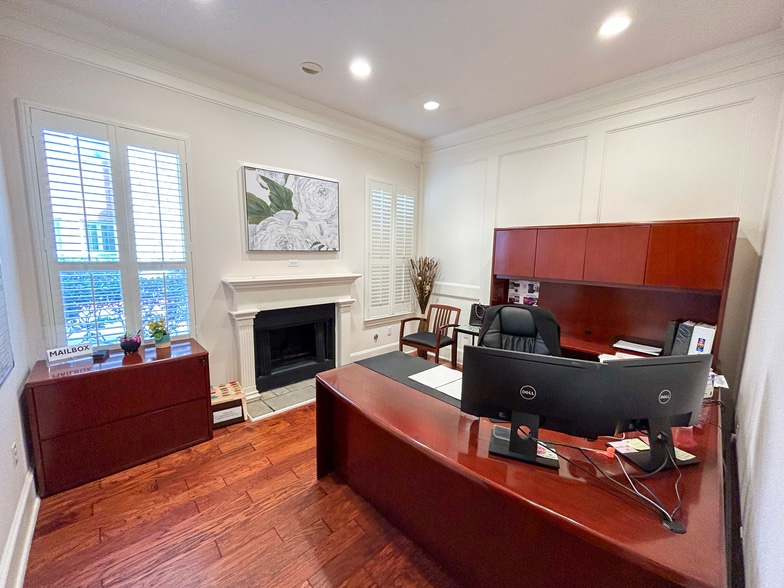 More Photos Of 7 Grogans Park Dr, Spring Loft Creative Space For Sale