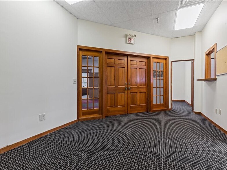 More Photos Of 8001 Rowan Rd, Cranberry Township Storefront For Lease