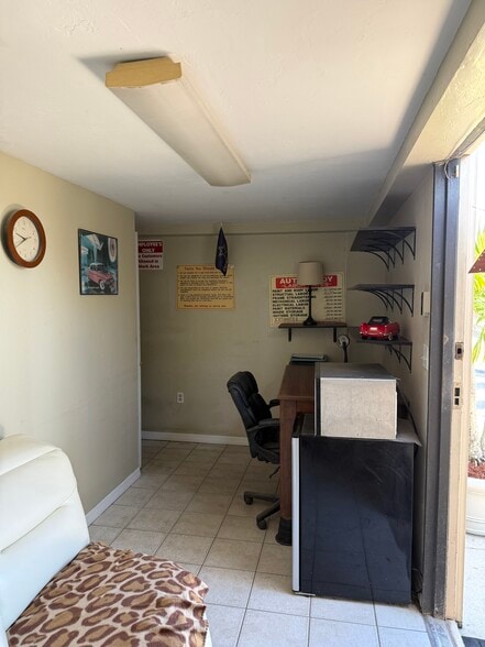 More Photos Of 2190 Corporation Blvd, Naples Service For Lease