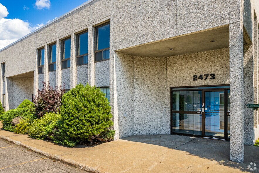 More Photos Of 2403-2467 Rue Guénette, Saint-Laurent Unknown For Lease