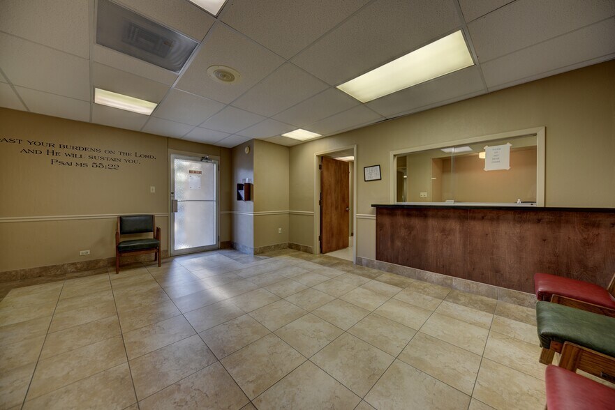 More Photos Of 501 E Washington Ave, Navasota Medical For Sale