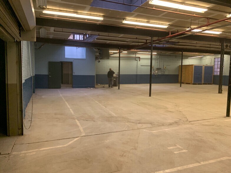 More Photos Of 210-211 Cottage St, Poughkeepsie Warehouse For Lease