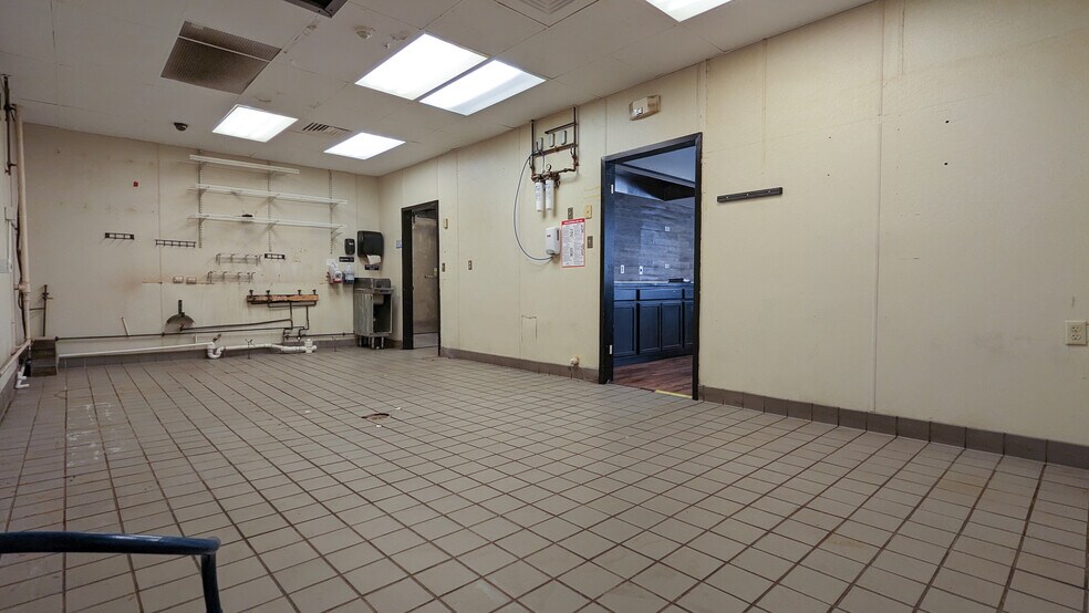 More Photos Of 744 Boston Post Rd, Old Saybrook General Retail For Sale