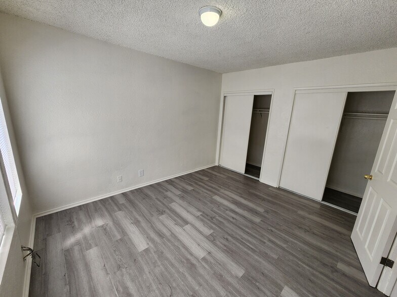 More Photos Of 526-534 W 47th St, Los Angeles Apartments For Sale