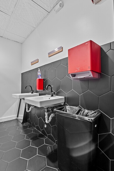 More Photos Of 332 E 1st St, Tulsa Restaurant For Lease