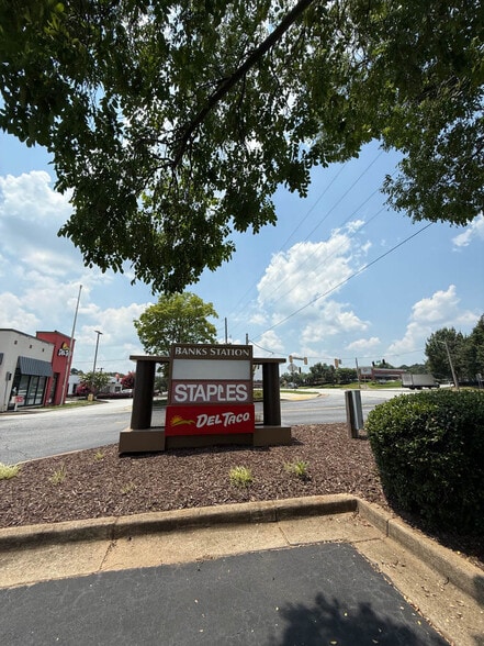 More Photos Of 109 Banks Rd, Fayetteville Fast Food For Lease