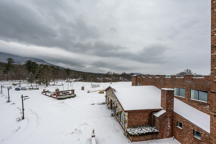 More Photos Of 4858 Route 32, Catskill Hotel For Lease
