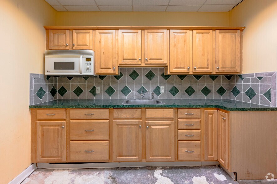 More Photos Of 225 Main St, Norwalk Manufacturing For Sale