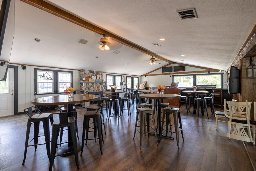 More Photos Of 8106 W Port Bay Rd, Wolcott Marina For Sale