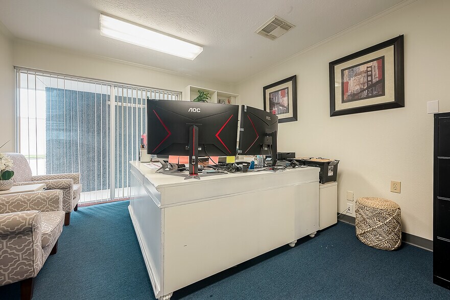 More Photos Of 208-214 E X St, Deer Park Medical For Lease