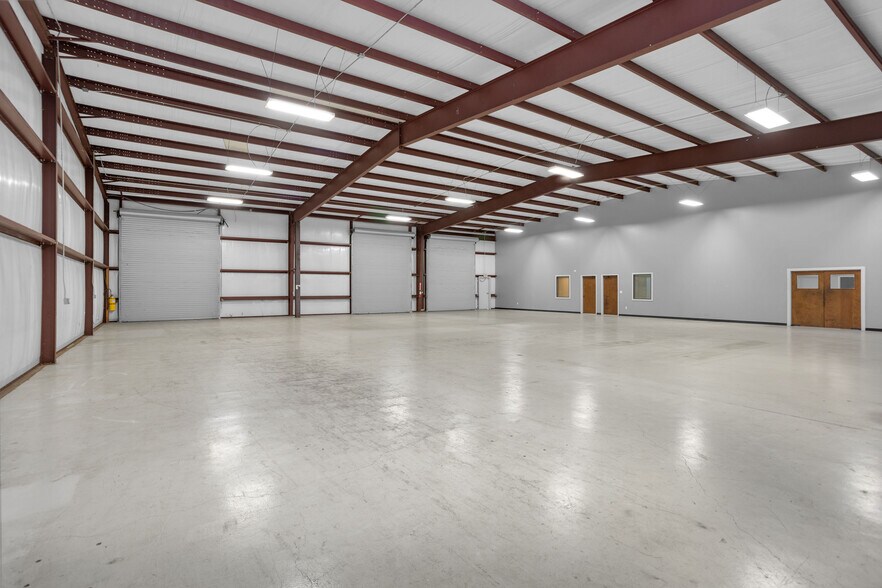 More Photos Of 2418 N Frazier, Conroe Warehouse For Lease