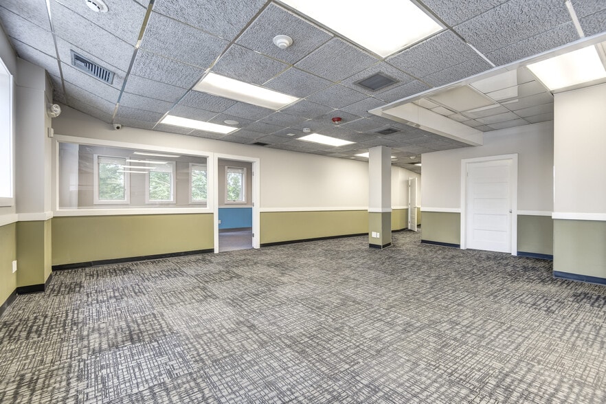 More Photos Of 1575 Hillside Ave, New Hyde Park Medical For Sale