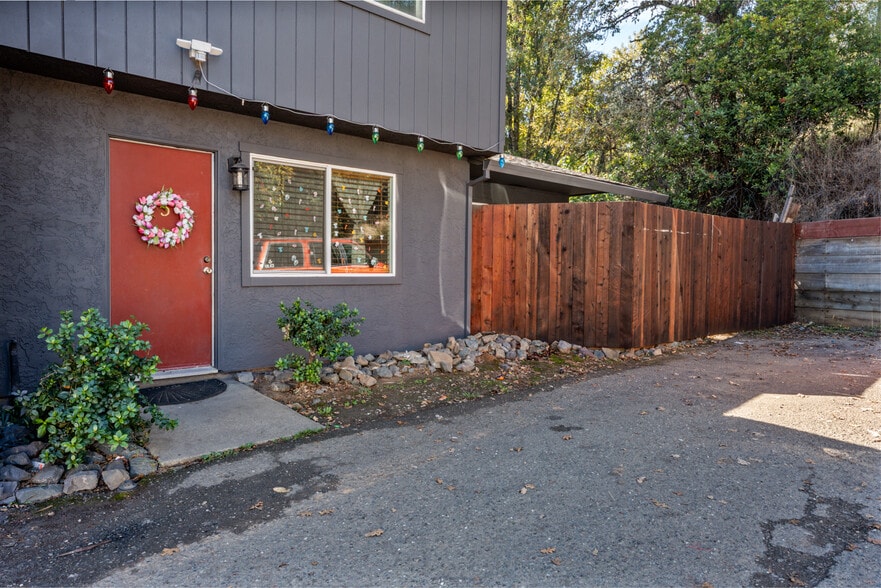 More Photos Of 2020 S Dora St, Ukiah Apartments For Sale