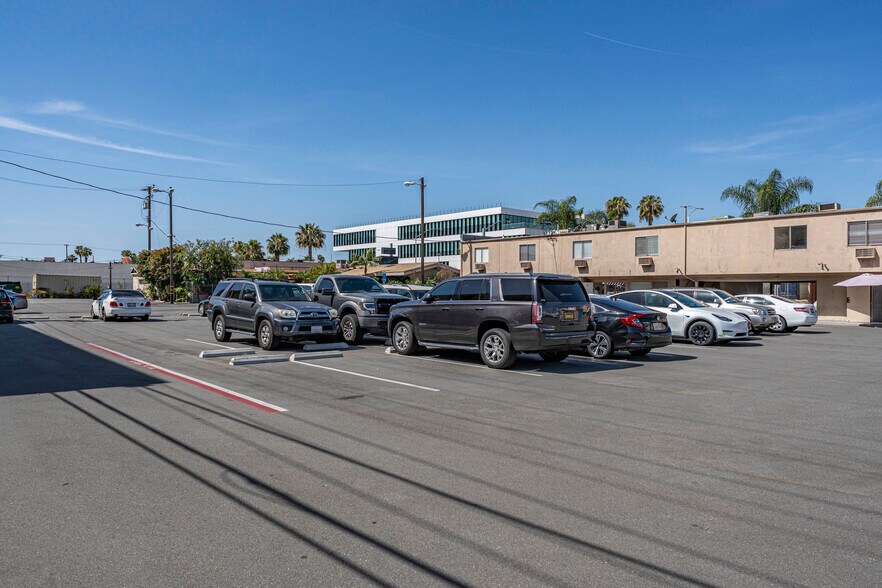 More Photos Of 3520 Long Beach Blvd, Long Beach Office For Sale