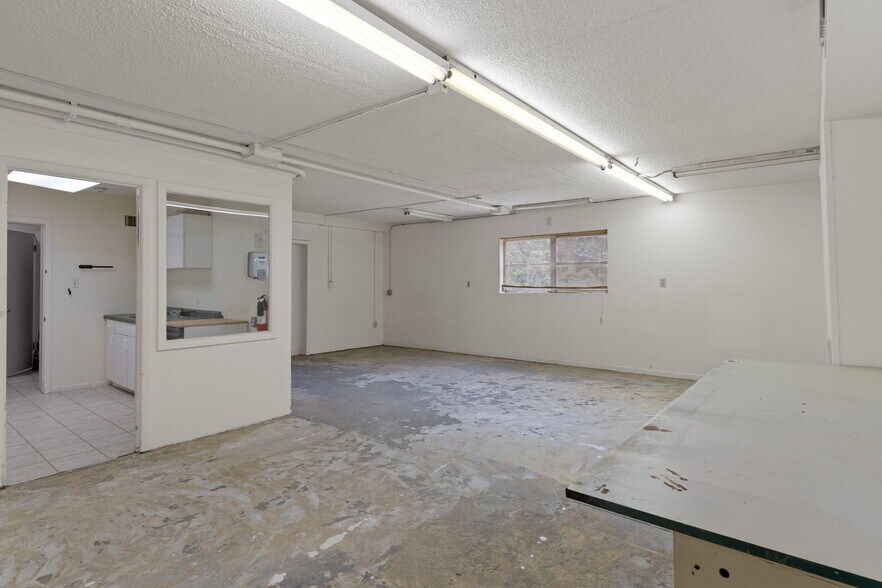 More Photos Of 377 Highway 40 W, Inglis Flex For Lease