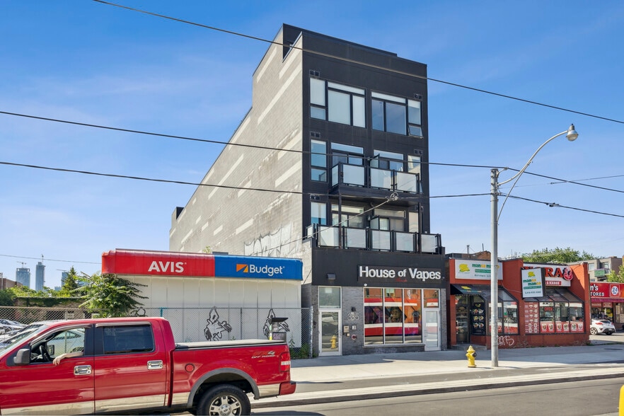 More Photos Of 335 College St, Toronto Apartments For Sale