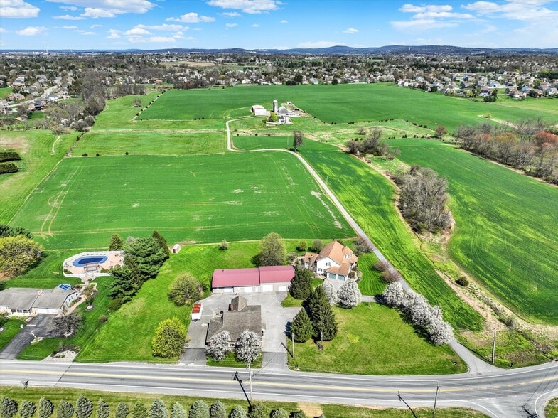 More Photos Of 2553 Roosevelt Ave, York Flex For Sale