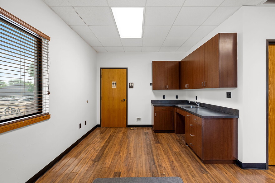 More Photos Of 1515 E Belt Line Rd, Carrollton Office Residential For Sale