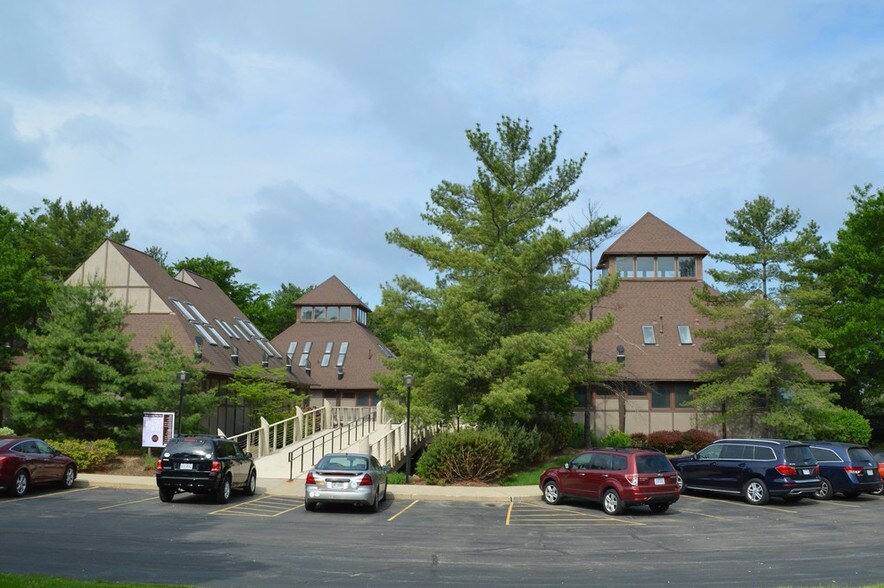 More Photos Of 150 N Miller Rd, Akron Loft Creative Space For Lease