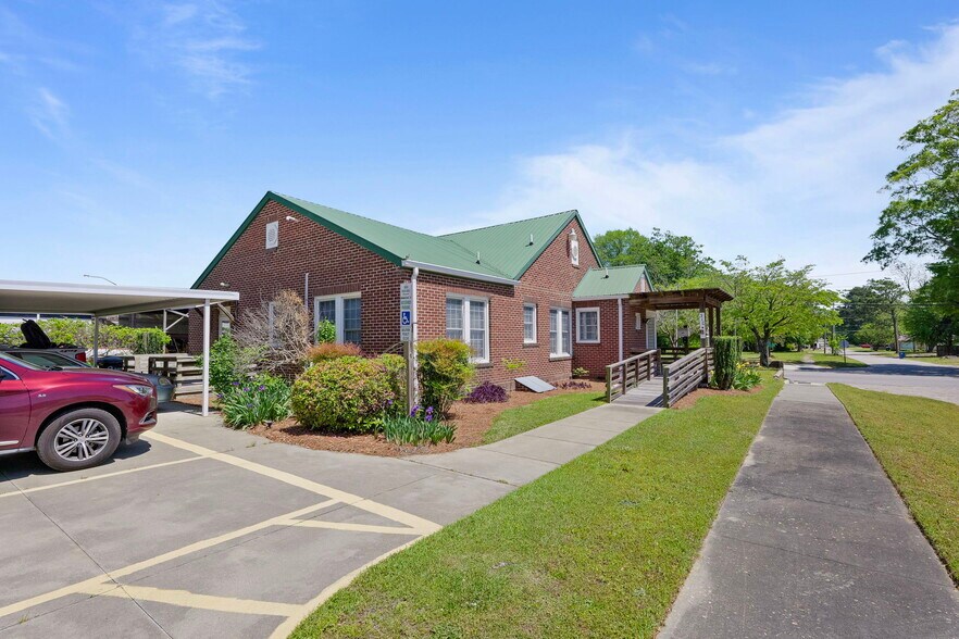 More Photos Of 310 S Clinton Ave, Dunn Medical For Sale