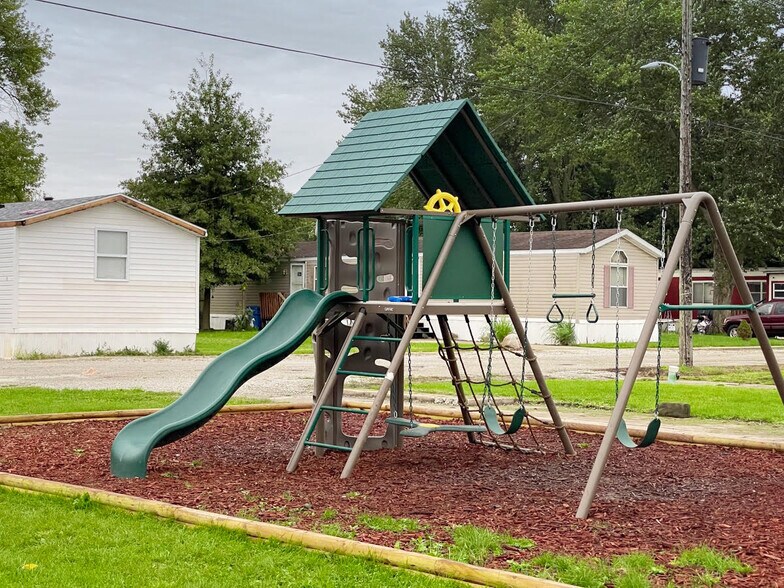 More Photos Of Fairview Trailer Court park, Taylorville Manufactured Housing Mobile Home Park For Sale